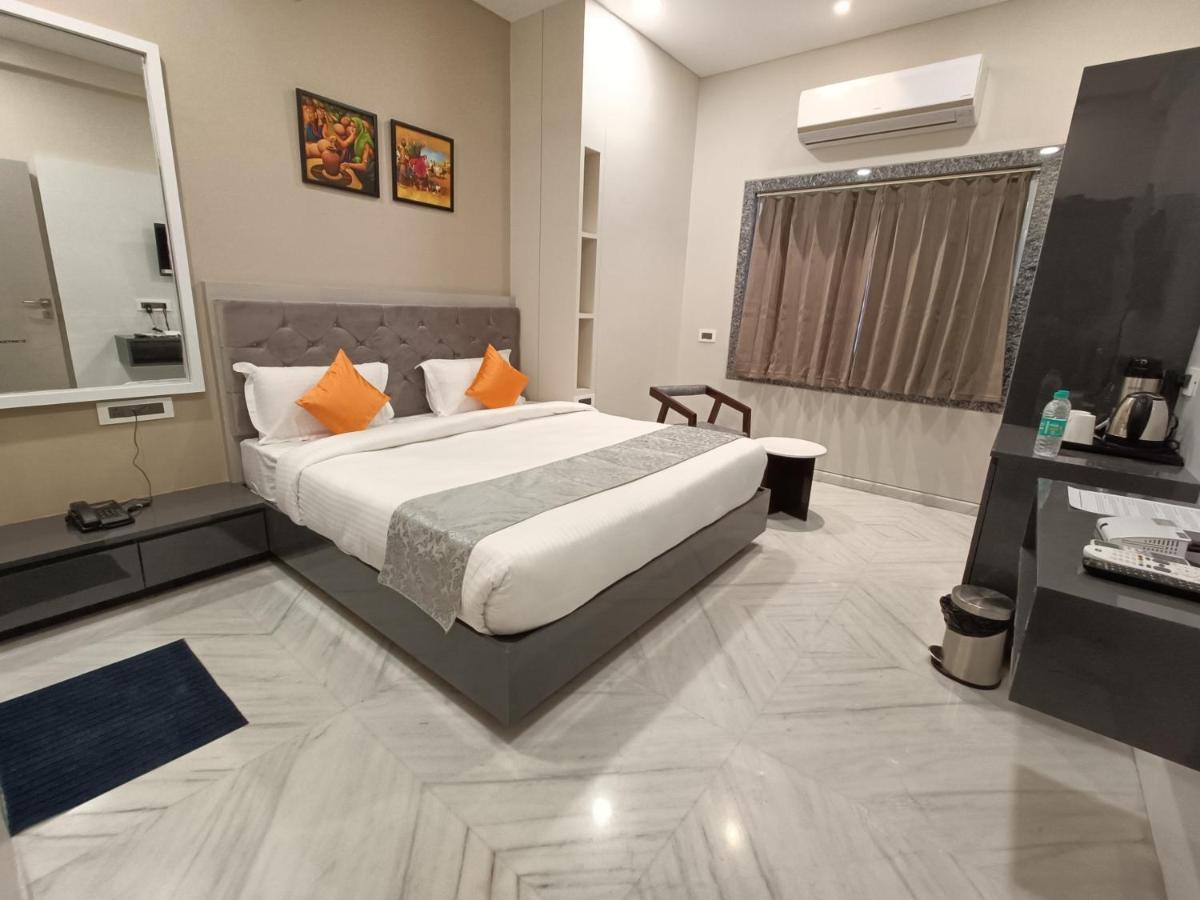 Hotel Shri Anand Dham, Nathdwara - 125 Meters Away From The Temple Ngoại thất bức ảnh