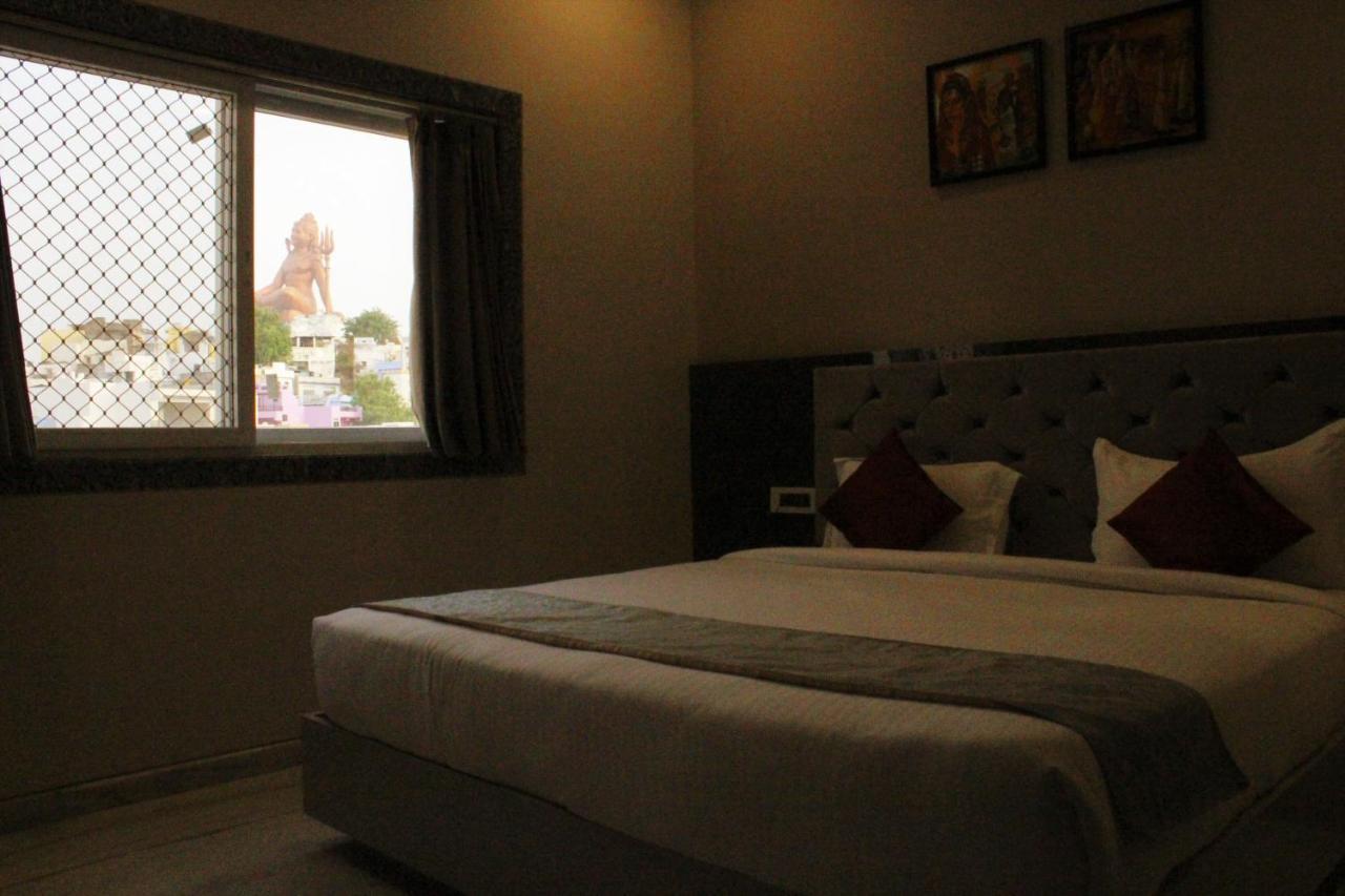 Hotel Shri Anand Dham, Nathdwara - 125 Meters Away From The Temple Ngoại thất bức ảnh