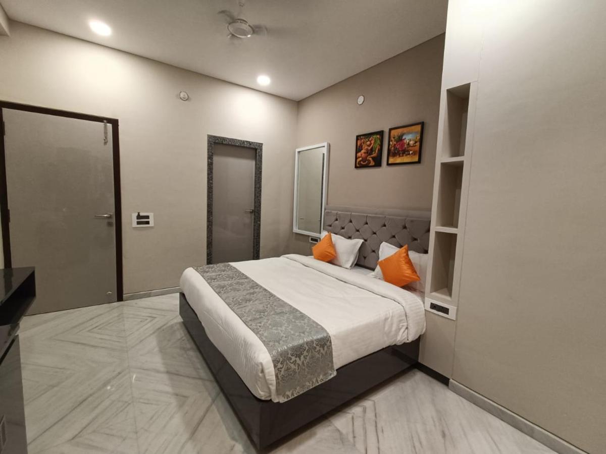 Hotel Shri Anand Dham, Nathdwara - 125 Meters Away From The Temple Ngoại thất bức ảnh