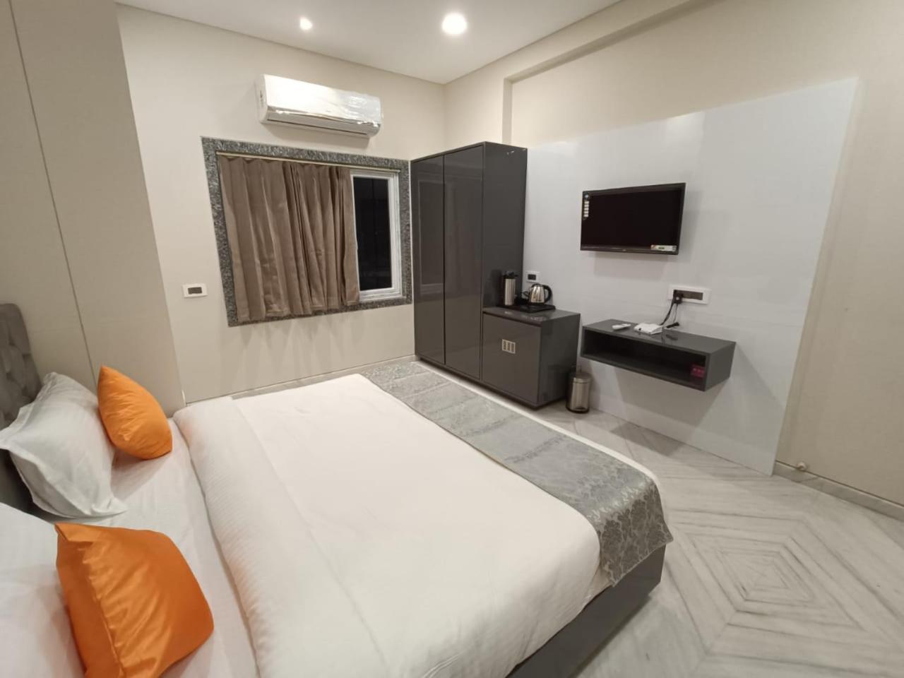 Hotel Shri Anand Dham, Nathdwara - 125 Meters Away From The Temple Phòng bức ảnh