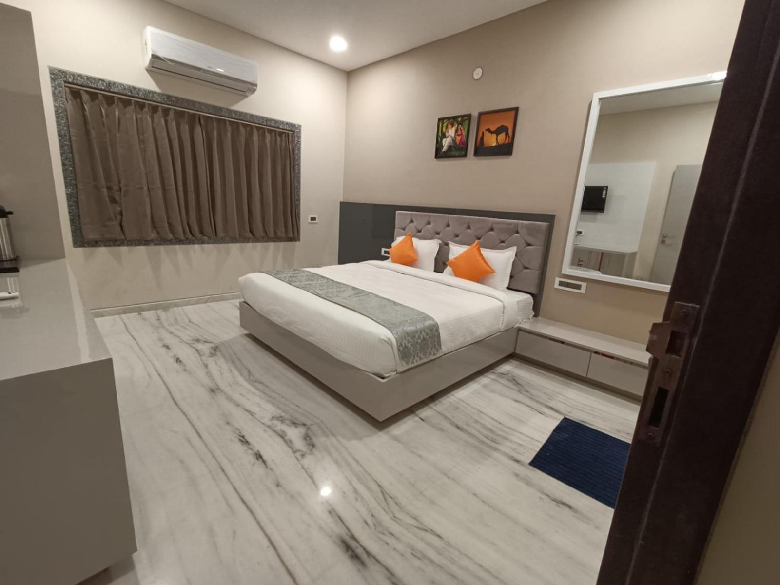 Hotel Shri Anand Dham, Nathdwara - 125 Meters Away From The Temple Phòng bức ảnh